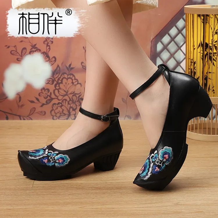 相伴复古真皮牛皮女士粗跟单鞋刺绣民族风中老年国风高跟鞋53283
