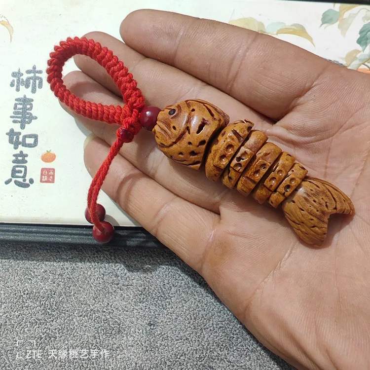 （野生毛桃核）手工雕刻小鱼年年有鱼包包挂件钥匙挂件饰品