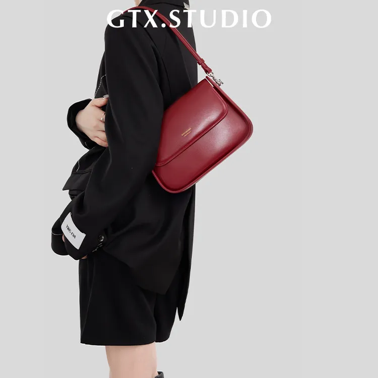 【谷田西】2025新款小众高级感红色腋下包女牛皮小方包斜挎豆腐包