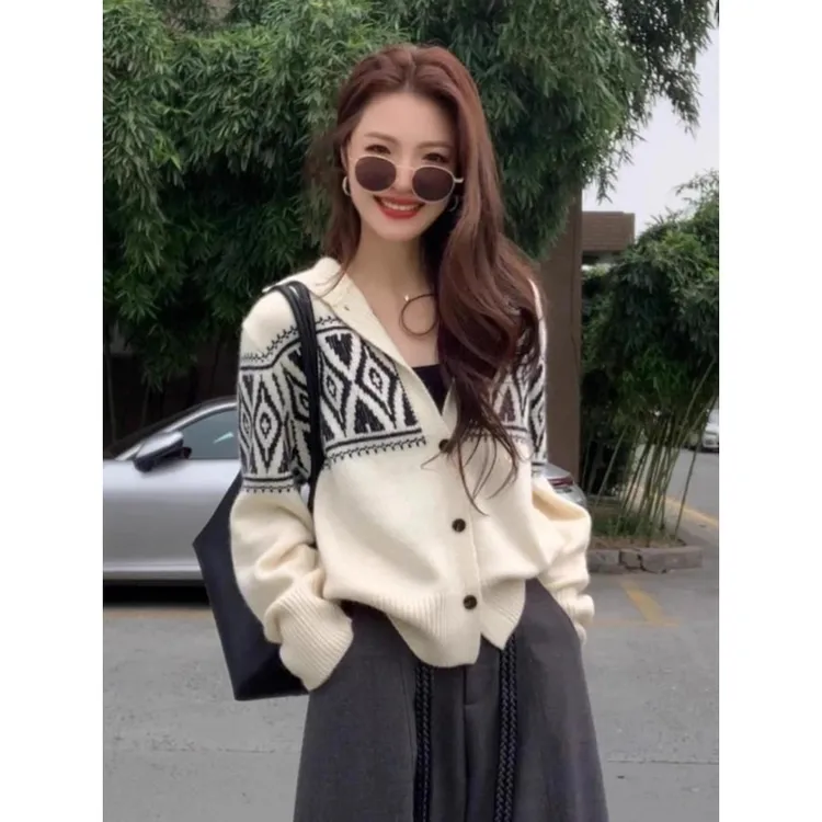 2025秋季高级感超好看法式独特别致绝美小众不撞款白色针织开衫女