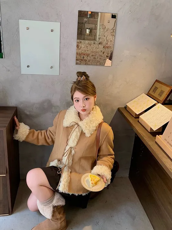 甜绒叙事卷毛翻领绑带皮毛一体羊羔毛外套女冬季显瘦环保皮草大衣