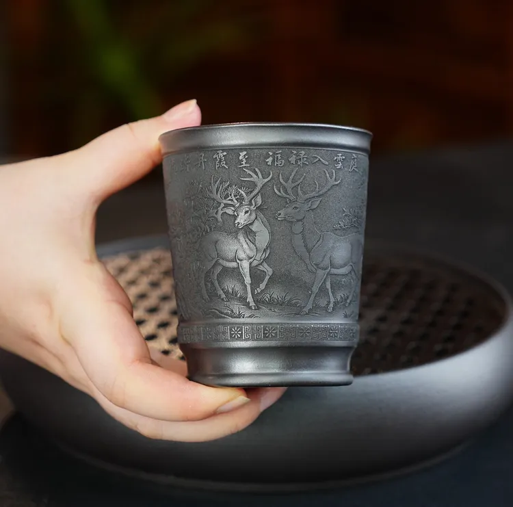 235 宜兴原矿紫砂石黄手工刻绘福禄双鹿图浮雕茶具主人杯品茗茶杯