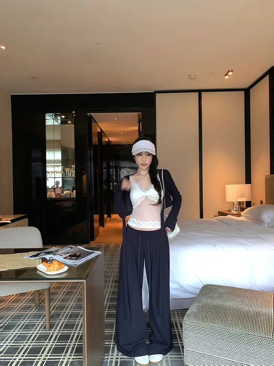 2025早秋纯欲性感V领罩衫上衣女宽松阔腿裤套装