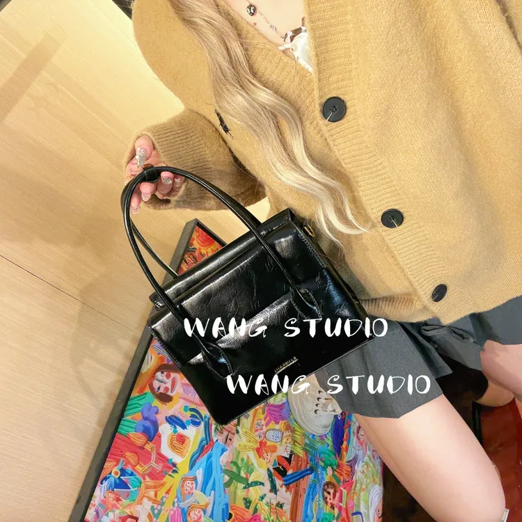 调调包包WANG STUDIO【夹心饼干】小众设计款 黑色油蜡皮夹心饼干包