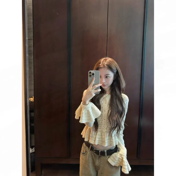 私服系列 镂空钩花荷叶边毛毛针织开衫