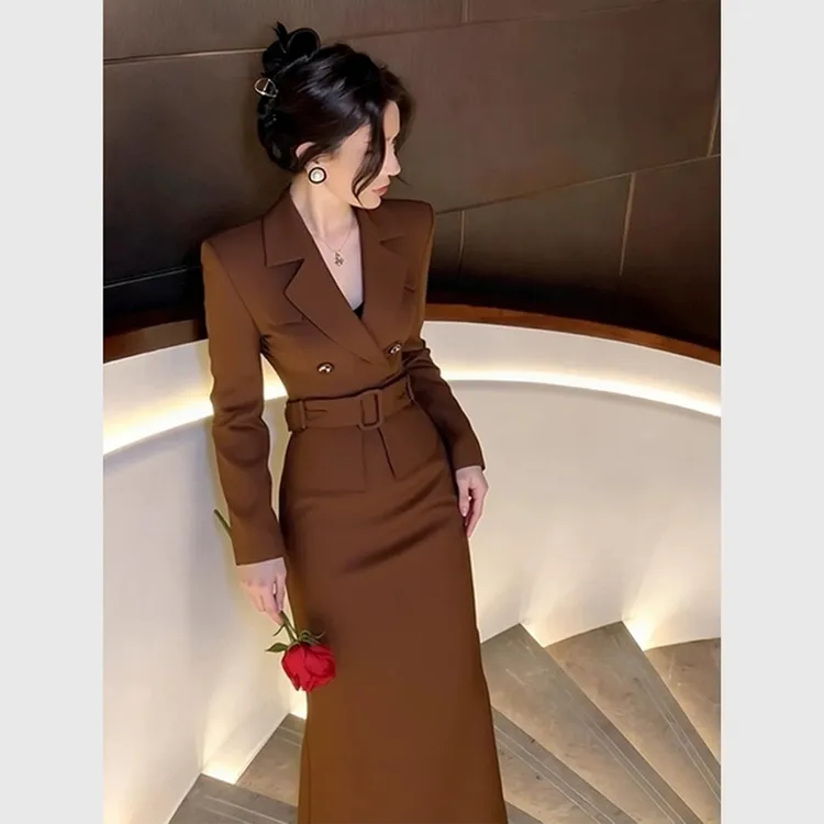 出席重要场合的裙子高端精致收腰气质职业法式西装式咖色连衣裙冬