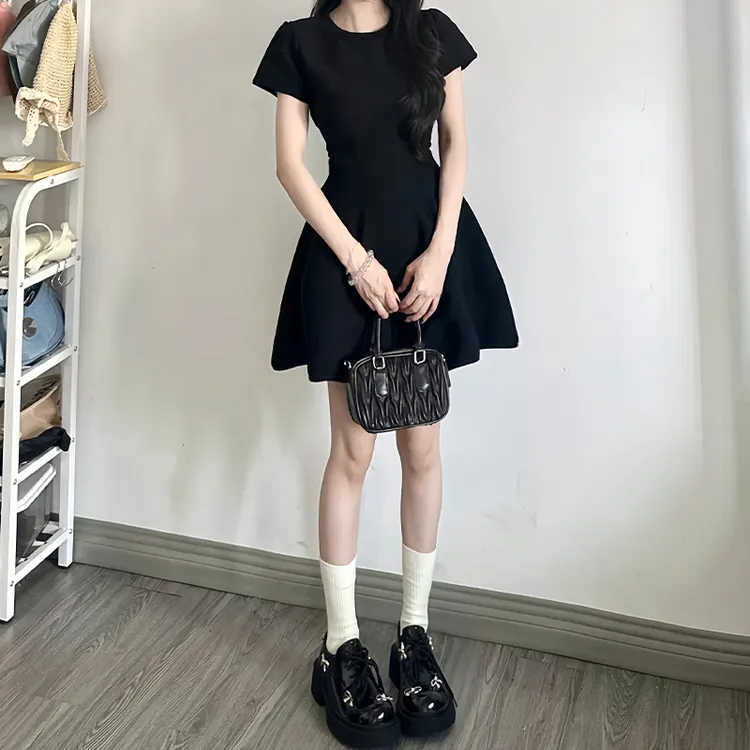 法式黑色连衣裙子女装夏款2025新款高级感收腰显瘦小黑裙蓬蓬短裙