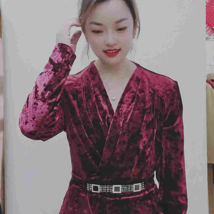 酒红色丝绒连衣裙法式裹身设计优雅气质婚礼礼服秋冬