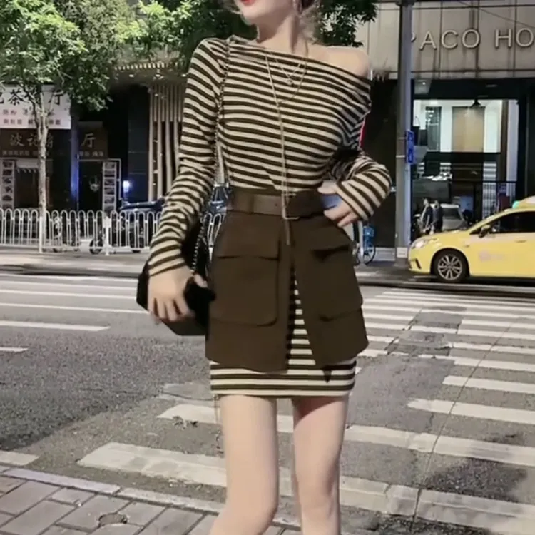 【月姐家】一字肩条纹长袖连衣裙女秋季新款高腰百搭腰封工装裙套装
