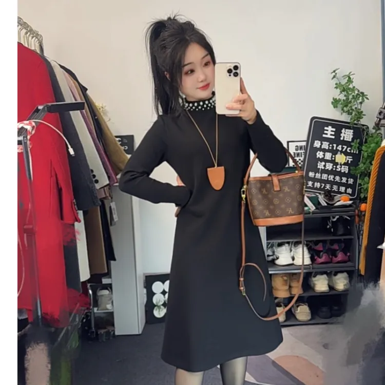 2026迎春新款小个子加厚纯手工珍珠领黑色简约洋气百搭显瘦连衣裙