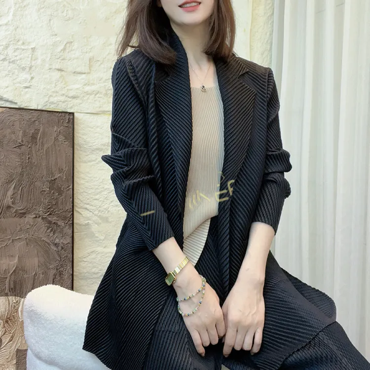 语莫-简奢显瘦气质时尚休闲宽松宽松春秋中长款修身鱼鳞西服