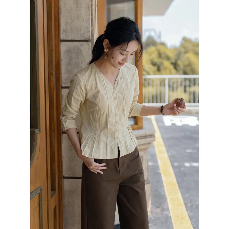 红念V领纯棉衬衫女长袖设计感显瘦2025年秋季新款女装洋气上衣