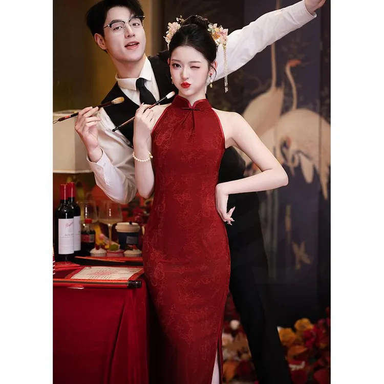 高档挂脖旗袍女新中式2025新款订婚礼服红色中式新娘晨袍修身夏季