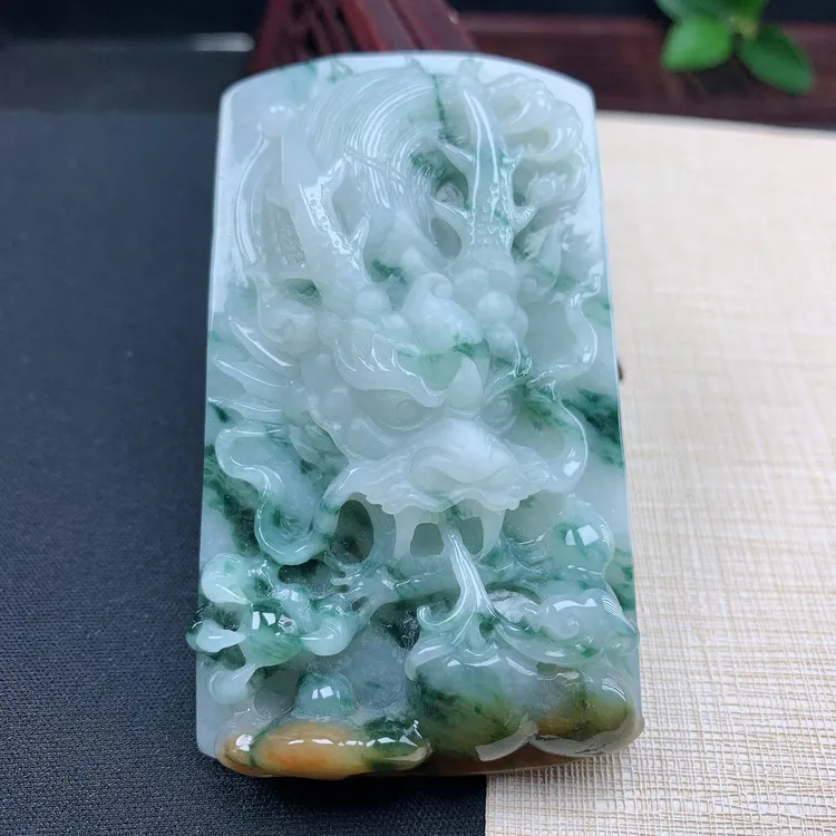 优惠缅甸纯天然A货翡翠大件精雕黄色绿色飘花飞龙在天龙牌吊坠