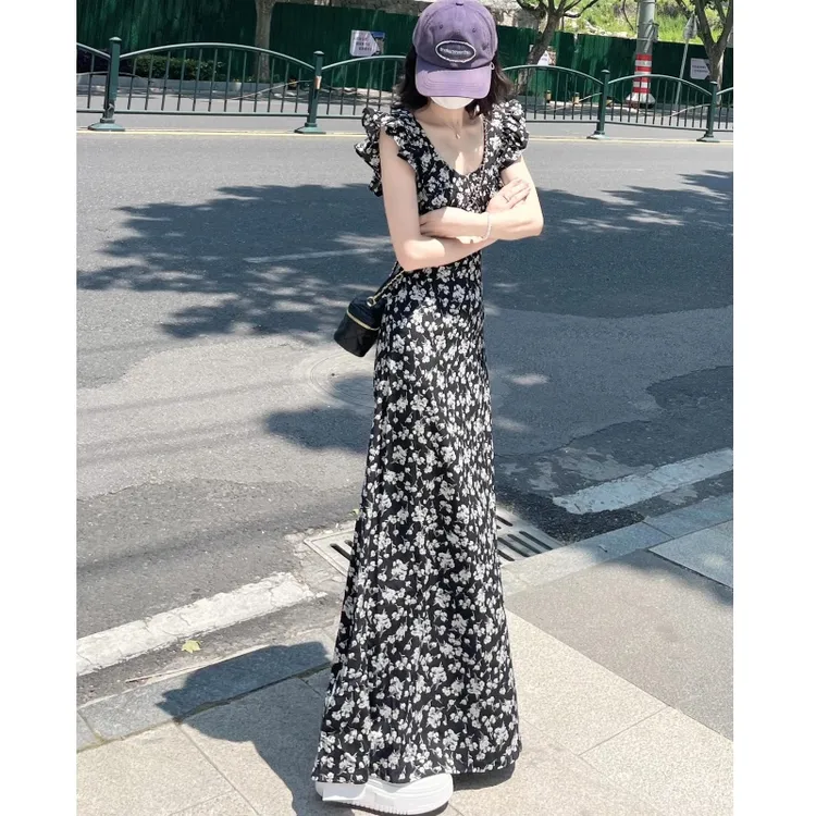 高个子加长茶歇法式黑色碎花吊带小飞袖连衣裙女夏季气质收腰长裙