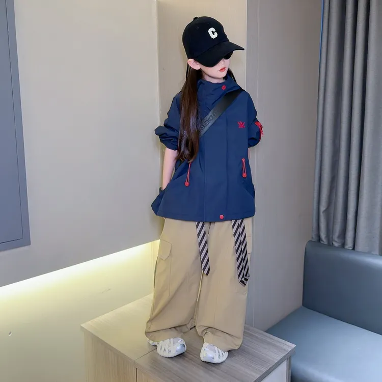 儿童冲锋衣可拆卸秋季2025新款风衣中大童女童秋装外套百搭工装裤