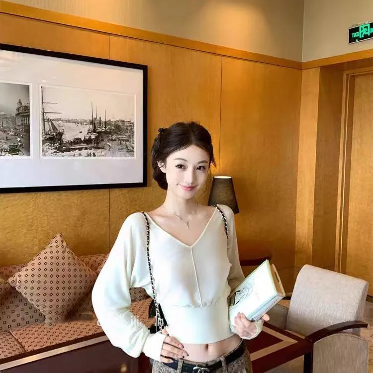v领蝙蝠袖针织衫女早秋季法式收腰显瘦气质纯欲内搭打底长袖上衣