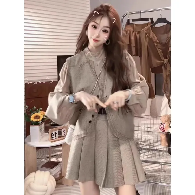【5237人收藏】2025秋季新款小香风毛边马甲+衬衫高领+百褶裙+腰带