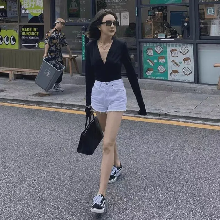 2025春季新款辣妹黑色气质薄款V领显瘦长袖上衣女时尚高腰短裤