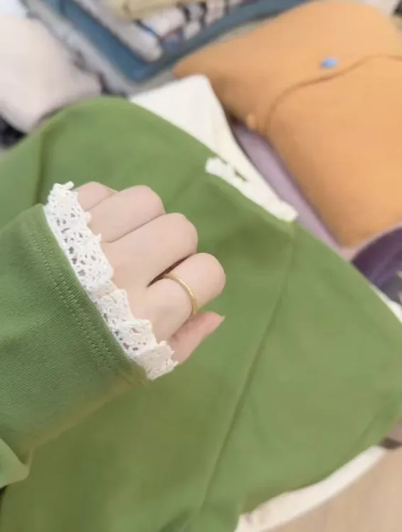 七言家巨好穿！#苹果绿拜尔绒蕾丝花边领百搭秋冬打底衫@