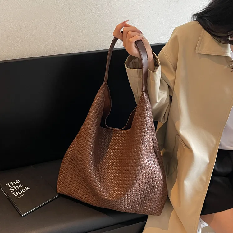 高级感编织包包女式2025新款秋冬潮复古托特包大容量单肩通勤包