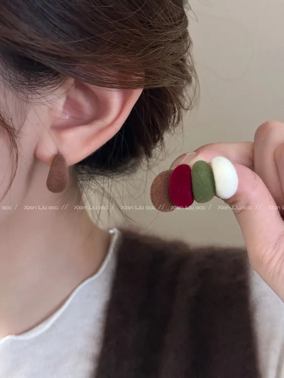 铜合金耳饰 植绒豆子耳钉女复古轻奢高级感百搭秋冬耳环耳饰品