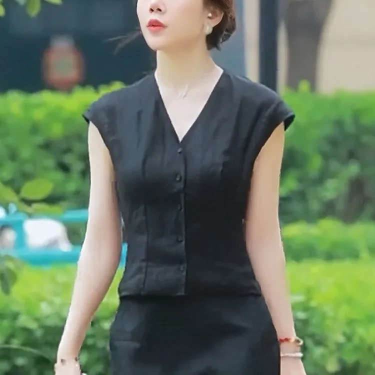 夏季薄款黑色衬衫女2025新款修身显瘦时尚减龄轻奢小飞袖v领上衣