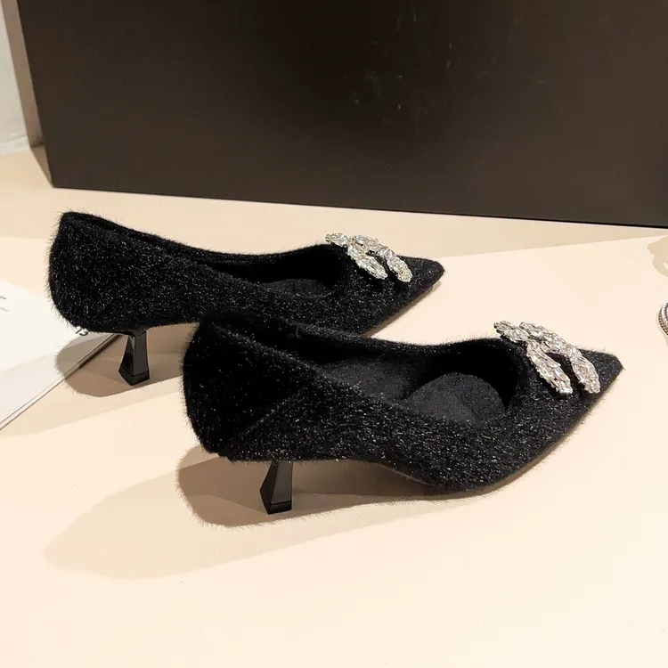 6CM秋冬加绒保暖单鞋女毛毛鞋水钻方扣细跟浅口黑色女鞋气质穿搭