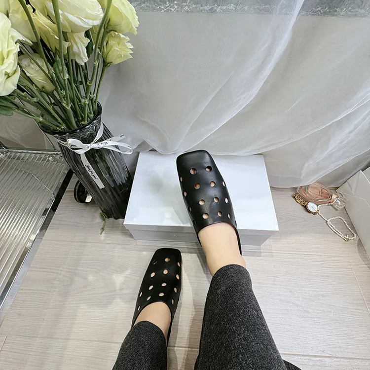 2025新款洞洞鞋真皮复古包头低跟半拖鞋外穿透气镂空网眼懒人鞋女