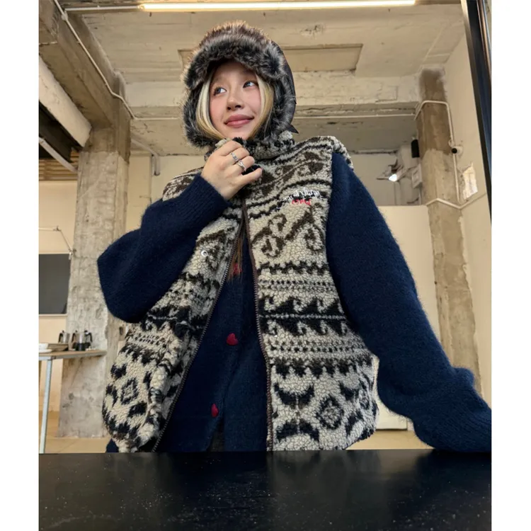 皮毛一体羊羔毛马甲女2025秋冬季新款韩版立领费尔岛提花皮草马夹