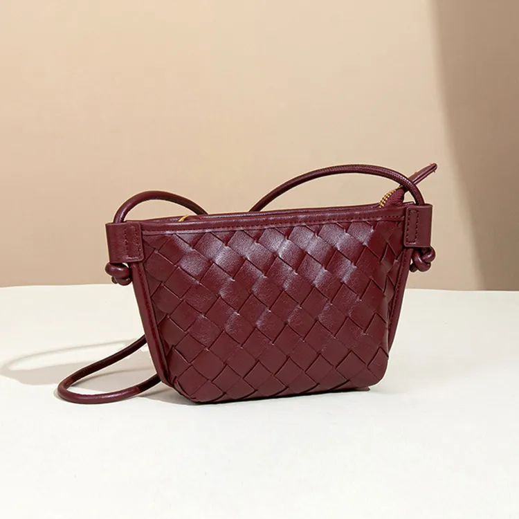 包包女斜挎包2026新款时尚女包编织包简约百搭单肩斜挎包手机包包