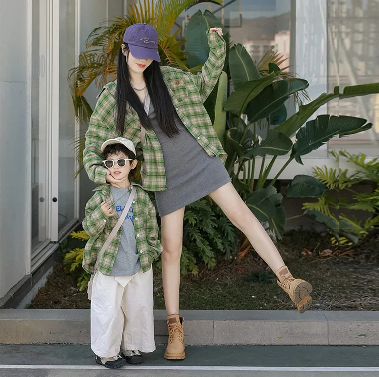 儿童套装一起玩亲子装春绿格子长袖衬衫一家三口母女bf男友风懒惰
