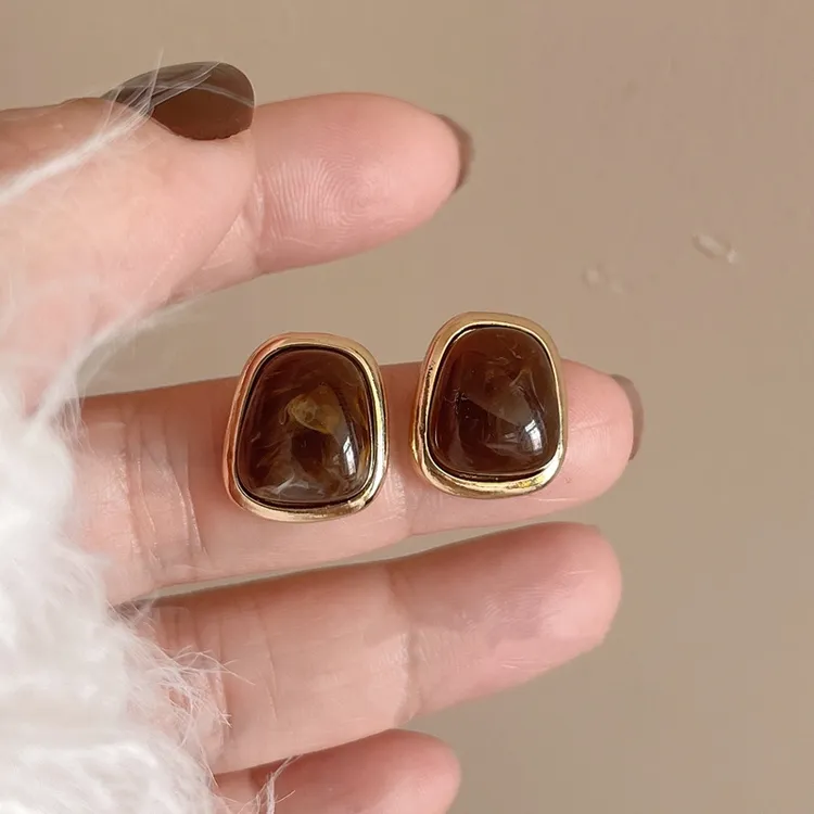 茶系琥珀色美拉德几何耳环高级感2025新款爆款复古港风百搭耳钉