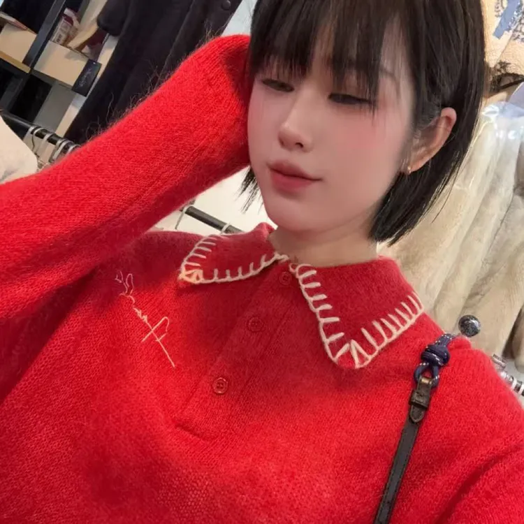 复古红色翻领针织衫女冬季时髦艺术生新款上衣流行毛衣潮