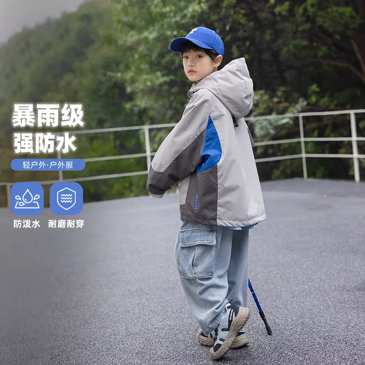 男童冲锋衣外套春秋防风防水儿童2025新款连帽秋季户外登山服潮款