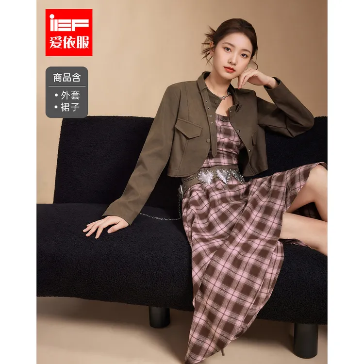 IEF/爱依服2025新款秋季格子复古时尚亮面皮里外套裙