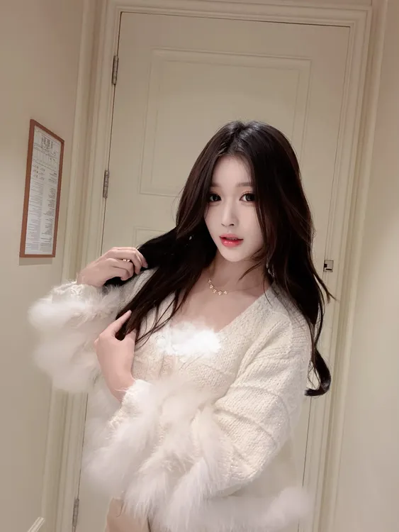 hayiLee【白绒银葉】冬季新款时尚千金名媛宝石扣针织开衫毛衣外套