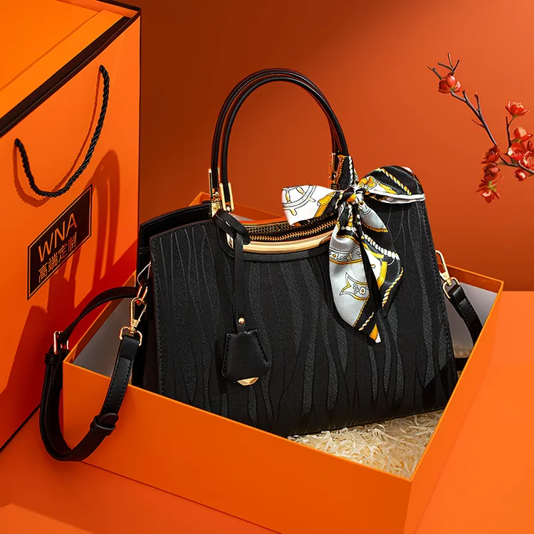 母亲节高级感通勤女士包包2025新款简约中年妈妈包手提包生日礼物