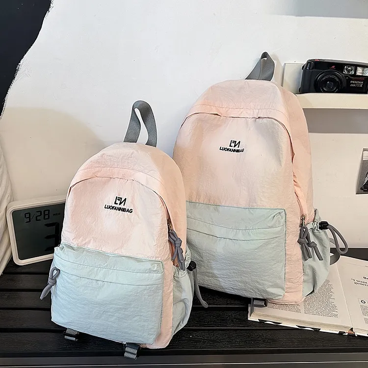 户外撞色轻便登山包徒步旅行包女轻便防泼水大学生双肩包电脑书包