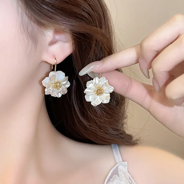 铜合金耳饰 高级感轻奢花朵耳环女设计小众耳钉夏天耳饰独特漂亮 