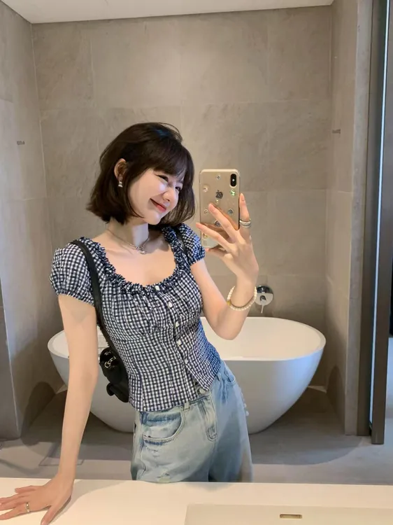 蓝色格子短袖衬衫女夏季泡泡袖格纹小衫甜美设计感两穿领法式上衣