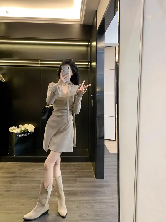 长袖秋季连衣裙裙子褶皱V领女神显瘦时尚连衣裙法式小个子夏季