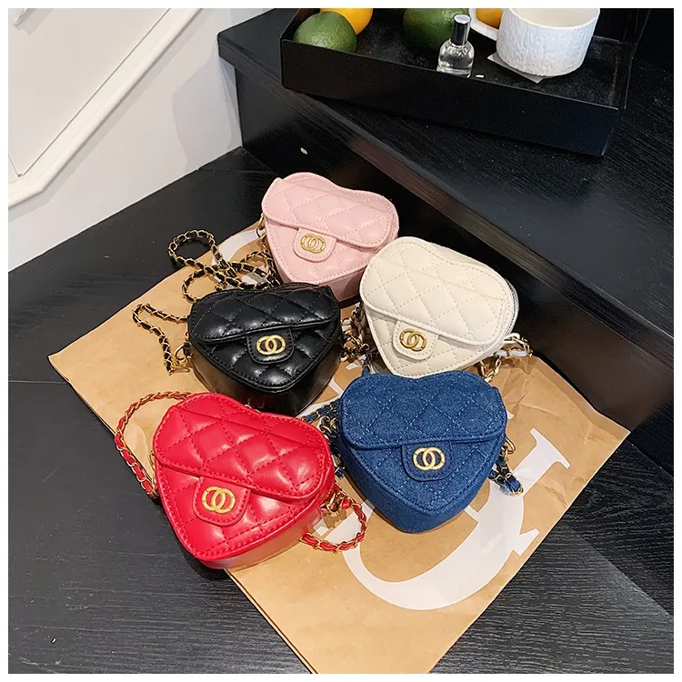 儿童包包2025新款小香风时尚女童宝宝爱心菱格包小女孩链条斜挎包