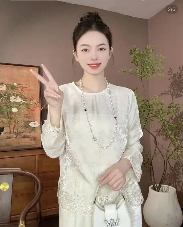 2025新中式重工刺绣浮光锦圆领气质显瘦百搭打底衫女88