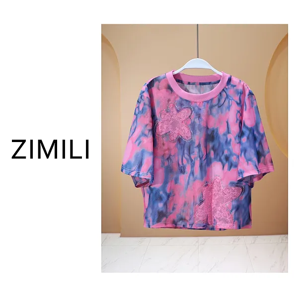 【亮哥女装】2025夏季《甜蜜》轻薄透气蜜桃粉扎染拼接蕾丝T恤7661