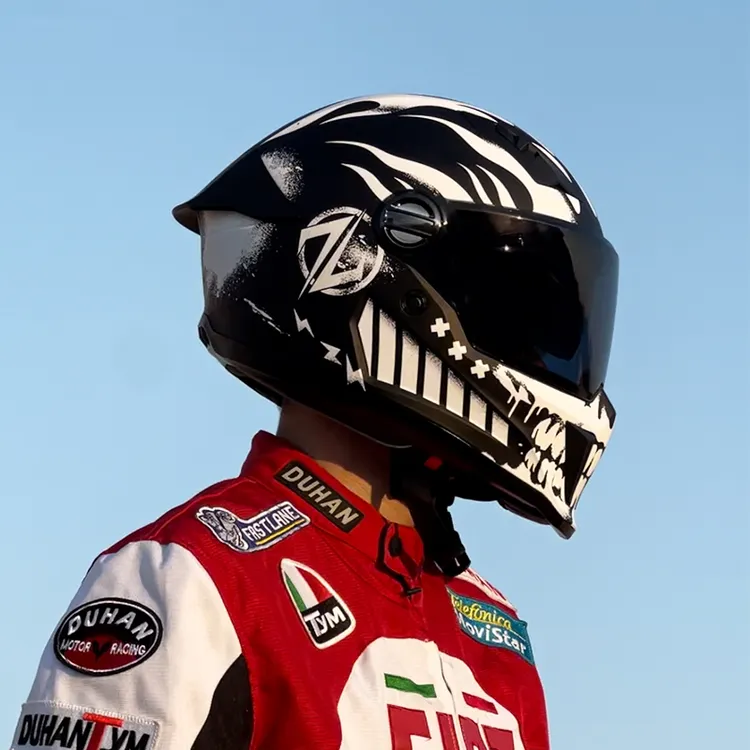 安全头盔摩托车复古全盔四季通用双镜头3C认证男女机车个性尾翼