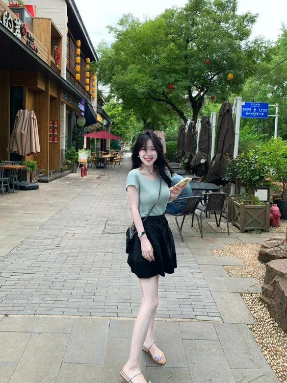 夏季新款温婉大方衣服韩系u领短袖修身显瘦上衣紧腰黑色短裙套装