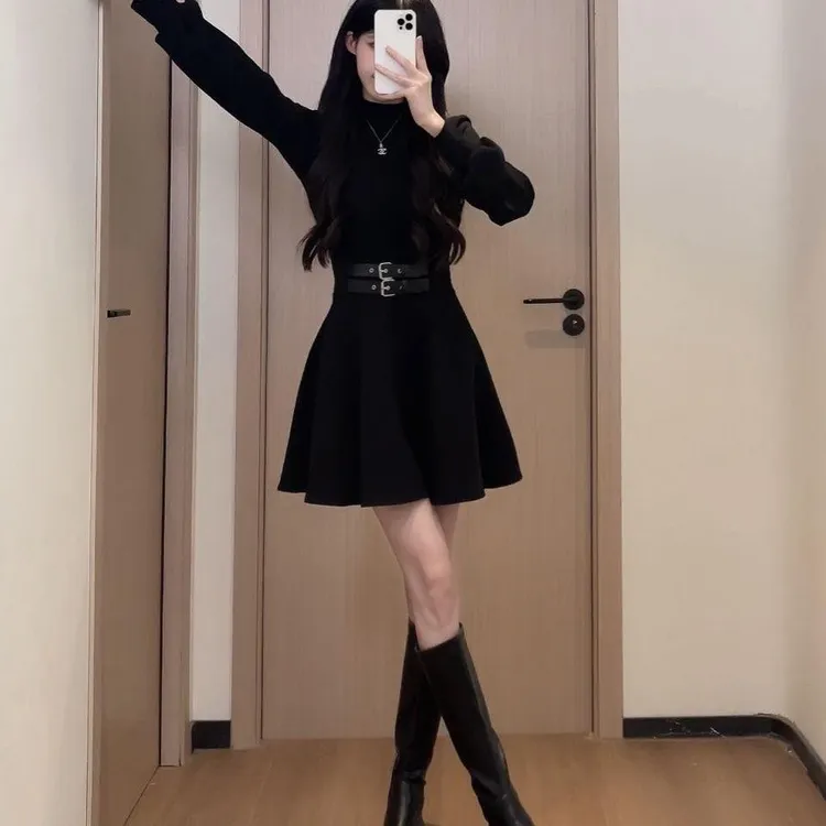 假两件赫本连衣裙女秋冬新款长袖高领拼接显瘦收腰小黑裙