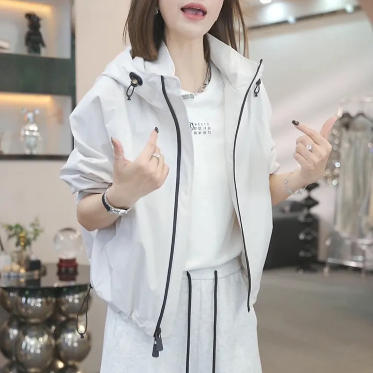 【倾心礼遇】美式连帽冲锋衣外套女2025春秋新休闲百搭运动开衫上衣