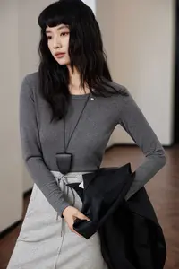1551【美柚推荐】亮片圆领长袖T恤女装秋冬显瘦内搭打底衫上衣